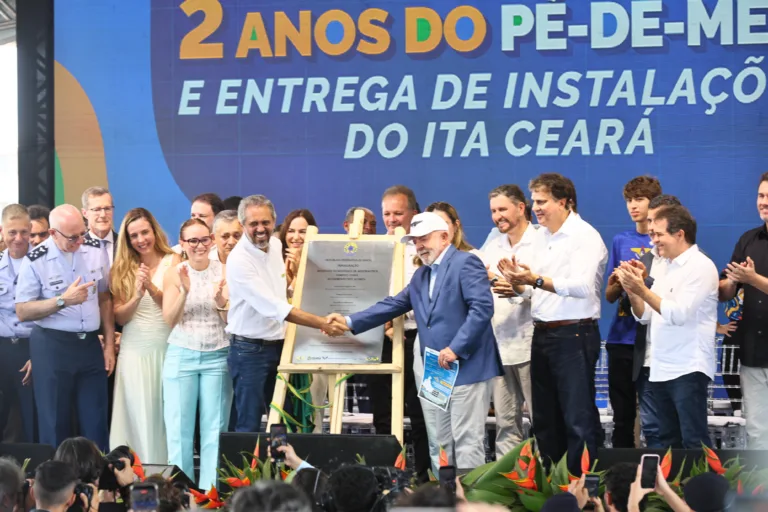 Com Camilo e Elmano, Lula inaugura etapa do ITA no Ceará e anuncia expansão histórica de IFs