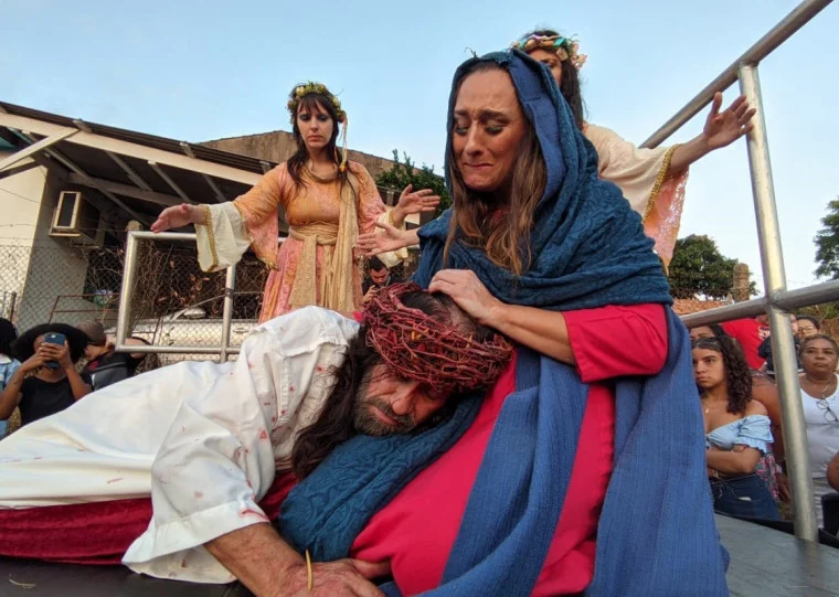 Da tradição da Paixão de Cristo a debates sobre enchentes, agenda reúne múltiplas expressões culturais