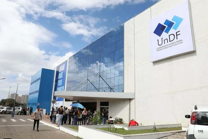 A comunidade acadêmica exige transparência e correções imediatas nas regras da consulta.