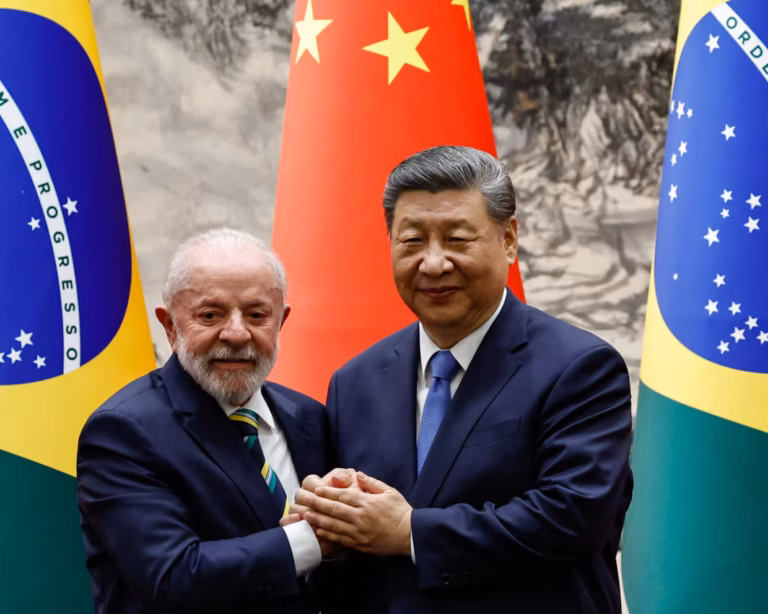 China apoia declaração de Brasil, México e Espanha e exige fim do bloqueio a Cuba