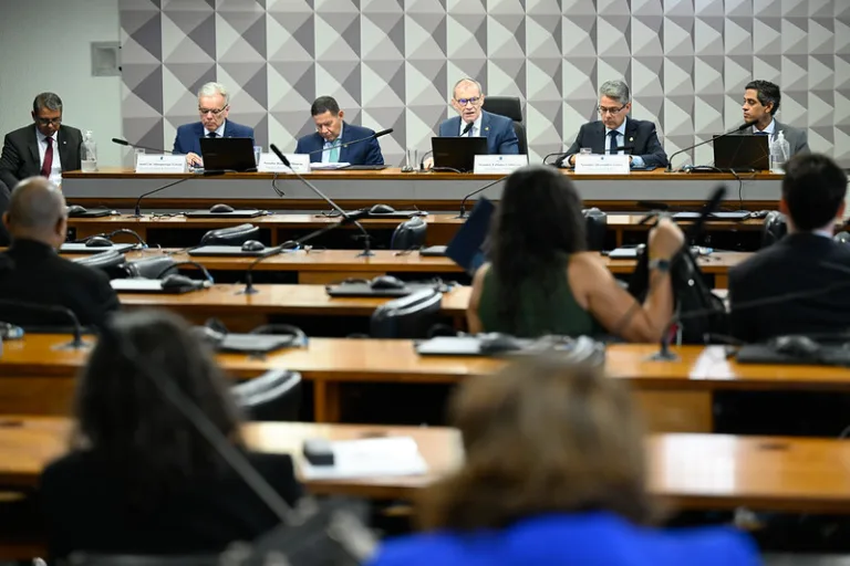 Relatório da CPI do Crime conecta facções com sistema financeiro