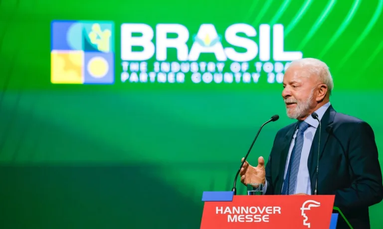 Na Alemanha, Lula defende pioneirismo de biocombustíveis brasileiros e critica União Europeia