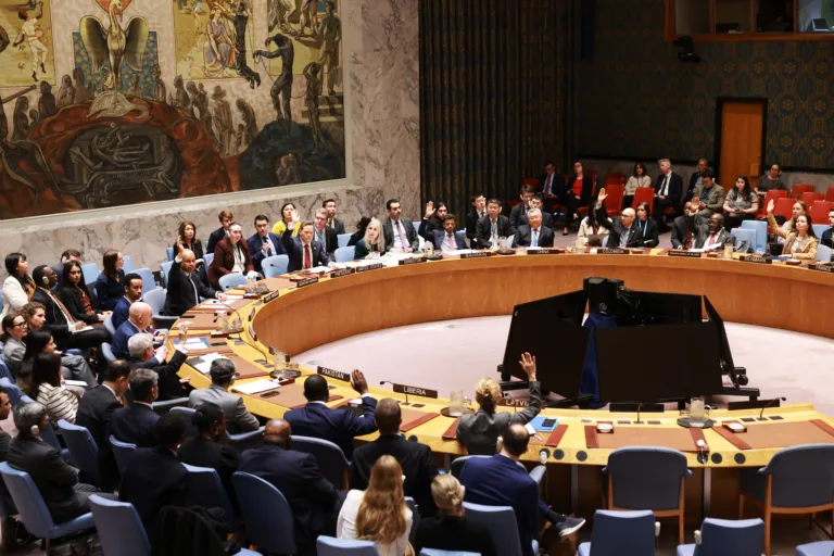 Conselho de Segurança da ONU adia votação sobre uso da força para liberar Estreito de Ormuz 