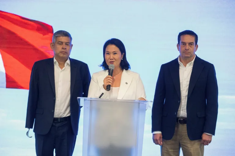 Eleições no Peru: direitistas Keiko Fujimori e Rafael Aliaga lideram disputa para segundo turno