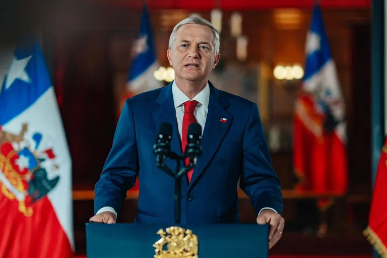 Sob panelaço, Kast anuncia plano de reformas econômicas que pode beneficiar ricos no Chile