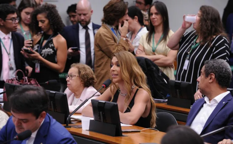 CCJ da Câmara deve votar PECs da escala 6x1 nesta quarta-feira (22); entenda as propostas