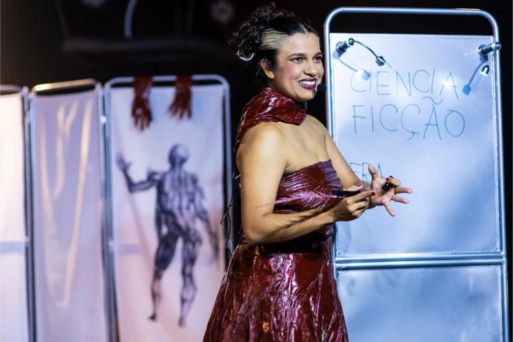 Espetáculo Frankenstein de Mary Shelley, do Grupo Liquidificador, segue em cartaz no CCBB Brasília até domingo (19), com sessões às 19h que revisitam o clássico sob a ótica da inteligência artificial e das relações humanas contemporâneas.