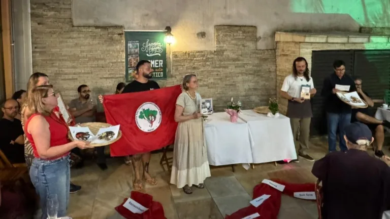 Pedagogia e poesia de dedos entrelaçados: Isabela Camini e Denilson Silva lançam novos livros