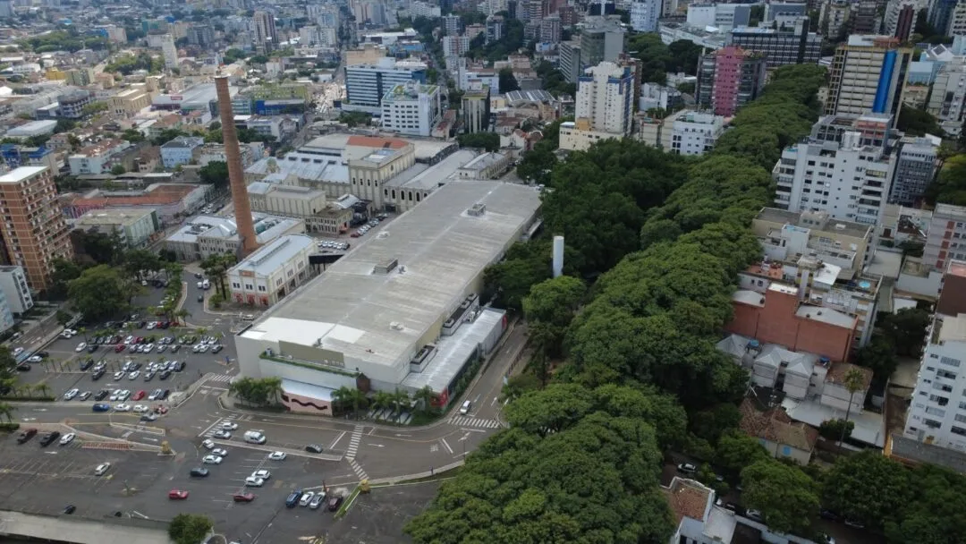 Projeto pretende erguer prédio de 20 andares no estacionamento do Shopping Total, ao lado da rua Gonçalo de Carvalho