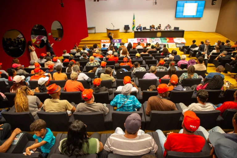 Mais de 50 organizações participam do lançamento da campanha pela taxação dos super-ricos