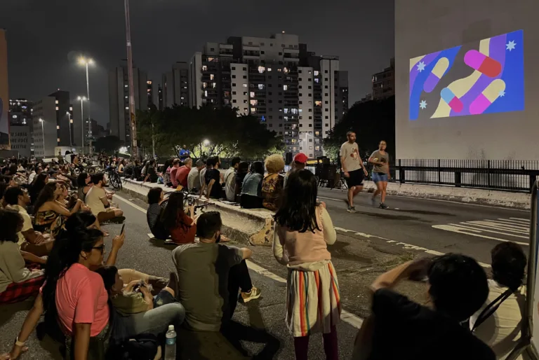 Cine Minhocão leva cinema gratuito ao ar livre com festival de curtas no centro de São Paulo