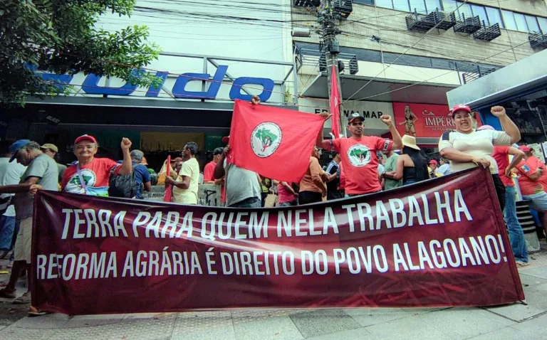 Sem-terra ocupam sedes do Incra em cinco estados e participam de marcha no DF