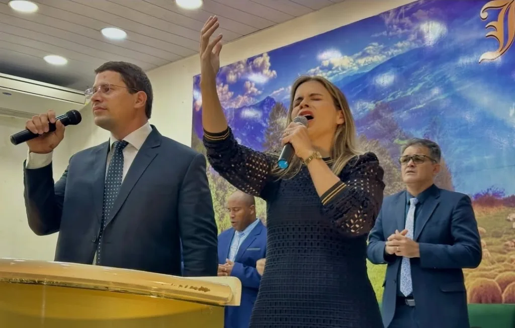 Júnior Tércio e Clarissa Tércio são herdeiros de um conglomerado de mais de 150 igrejas, duas rádios comunidades terapêuticas