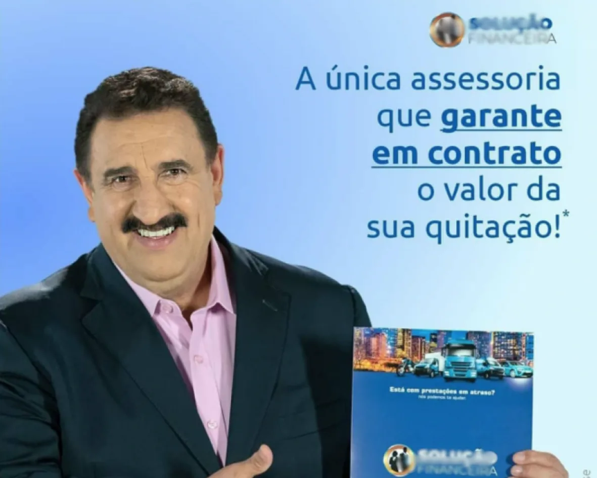 O apresentador Ratinho em material de publicidade