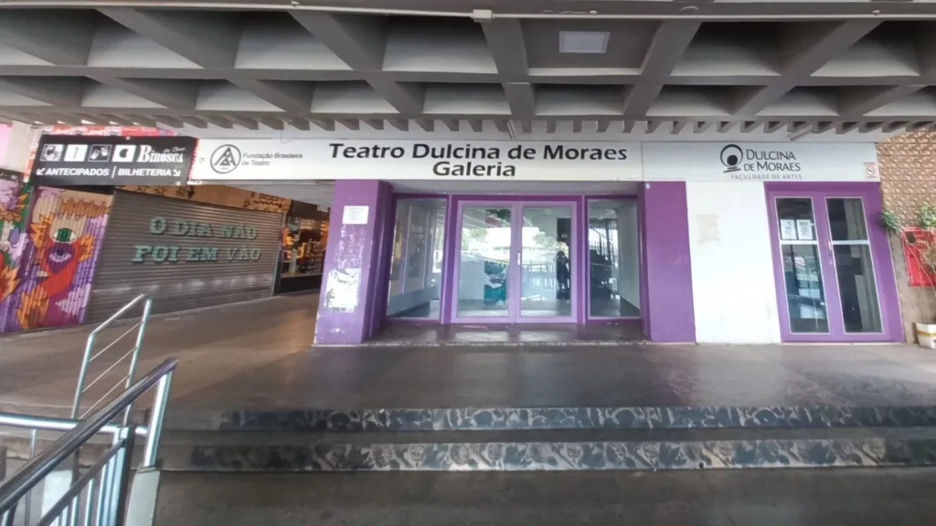Prédio da Faculdade Dulcina de Moraes também abriga teatro e é tombado como bem cultural do DF