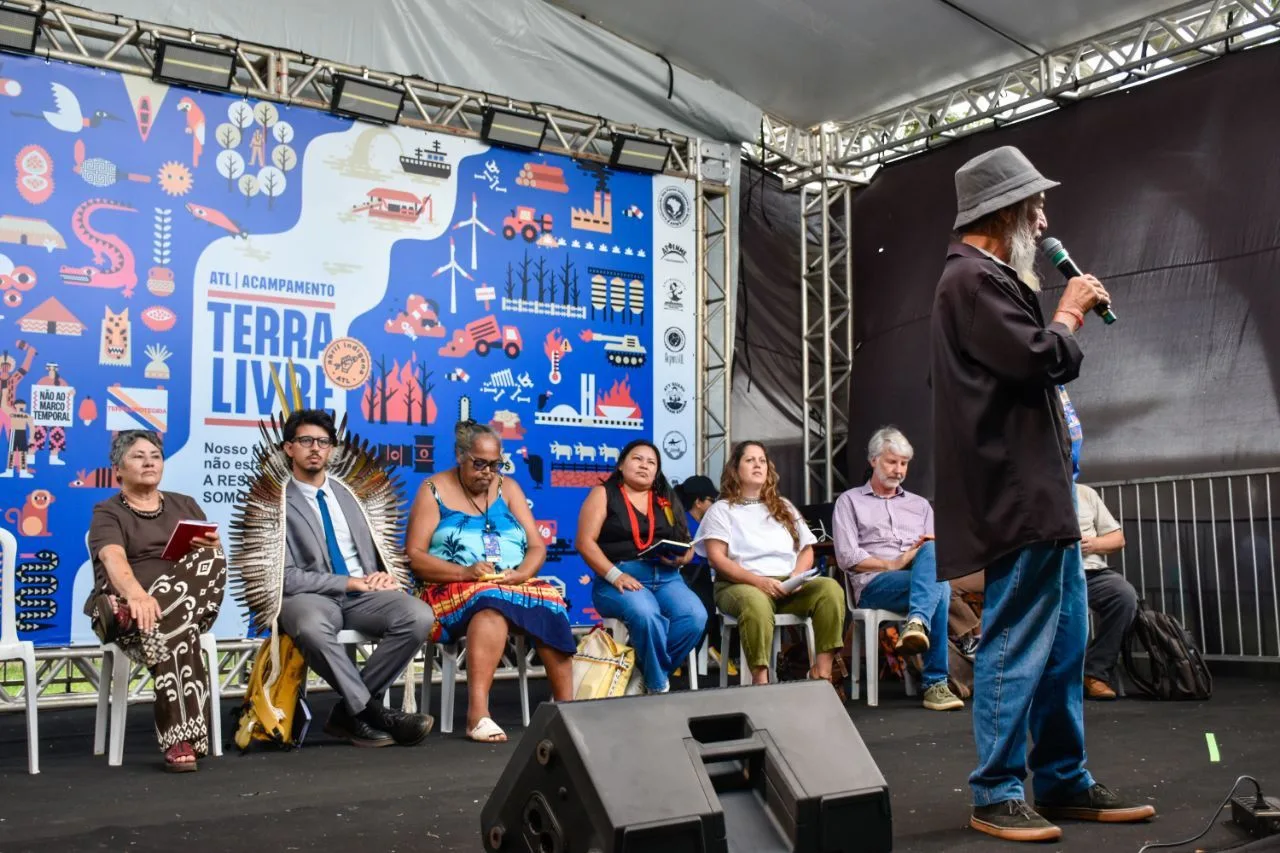 Plenária no primeiro dia de ATL debate Memória, verdade e Justiça para os povos indígenas