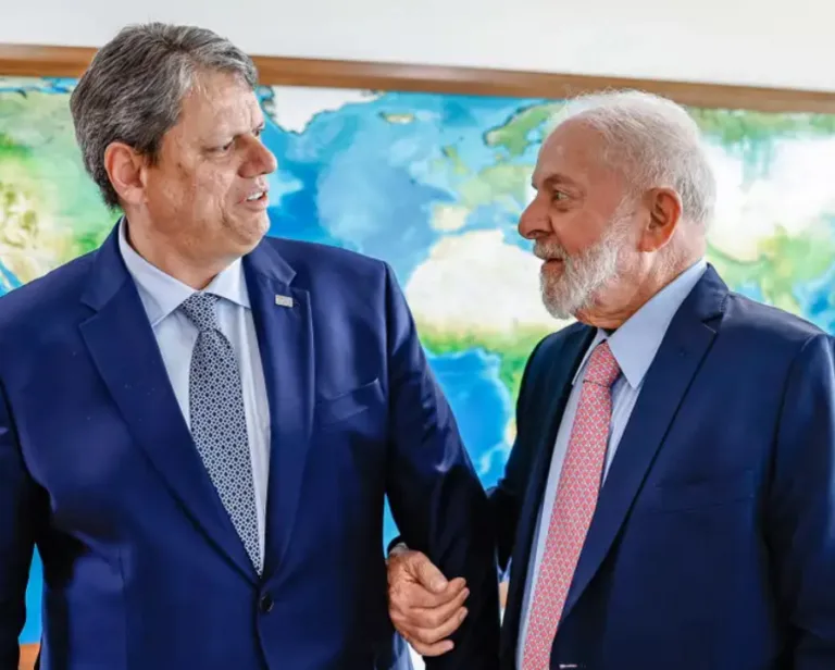 SP: Lula suspende R$ 3,4 milhões de multas do 'free flow' e impõe derrota a Tarcísio de Freitas