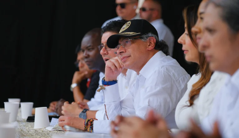 "Isso é simplesmente monstruoso, mas significa o fim do Pacto Andino para a Colômbia. Não podemos mais fazer nada lá", disse o presidente da nação sul-americana.