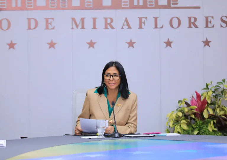 Retirada das sanções contra Delcy Rodríguez é vitória da diplomacia de paz, aponta analista