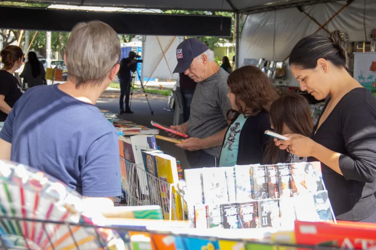 ‘Quilombo literário’: feira do livro afirma Restinga como referência cultural na periferia