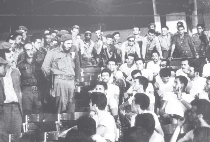 Fidel Castro conversa com mercenários