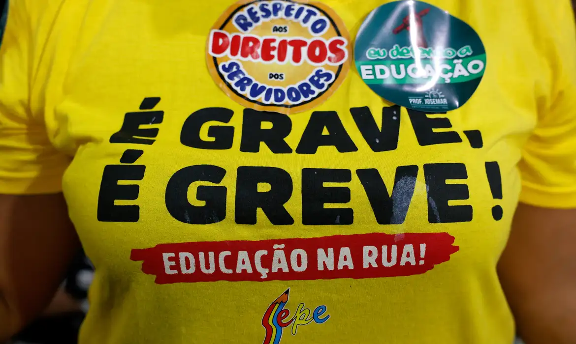 A categoria diz que seria necessário recompor em 24,07% as perdas salariais desde 2019
