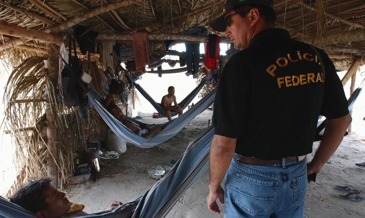Polícia Federal faz operação após denúncia de trabalho escravo