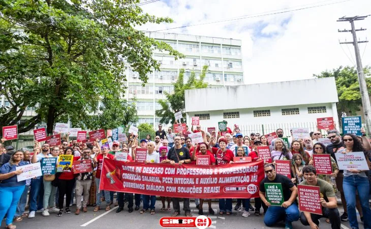 Ato reúne pautas como piso salarial, carreira e fim da escala 6x1 em defesa da educação pública