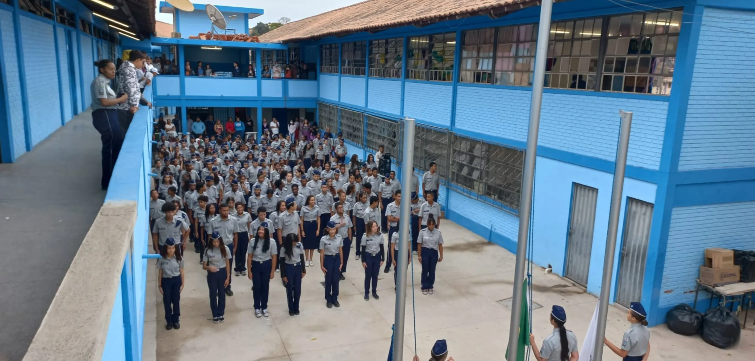 Entre os critérios para implementação estão o nível de vulnerabilidade socioeconômica da região, a complexidade da gestão escolar, medida por ocorrências disciplinares, e o desempenho educacional.