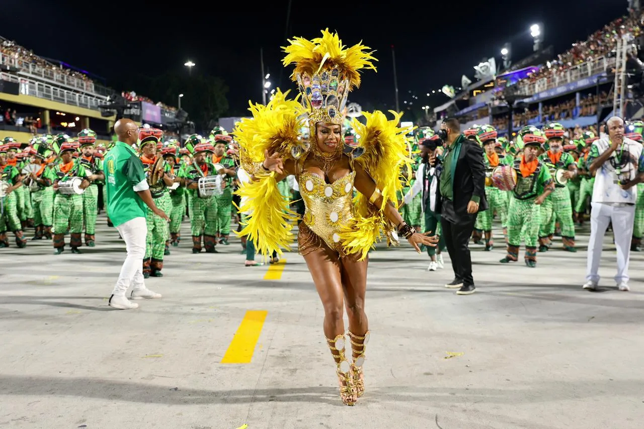 Quitéria Chagas, rainha de bateria do Imperio Serrano, na Sapucaí