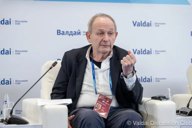 'Ocidente racista pensava que Irã não possuía tecnologia para resistir', avalia Alastair Crooke