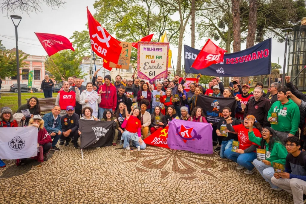 Ato pelo fim da escala 6x1 na Praça João Cândido, em Curitiba (PR). Foto: Gibran Mendes/ CUT PR
