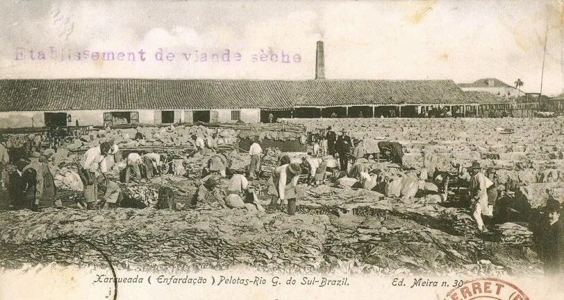 Cartão postal do início do século 20 com imagem de charqueada em Pelotas