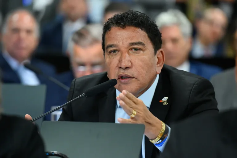 Sindicatos repudiam agressão de senador contra técnica de enfermagem no DF