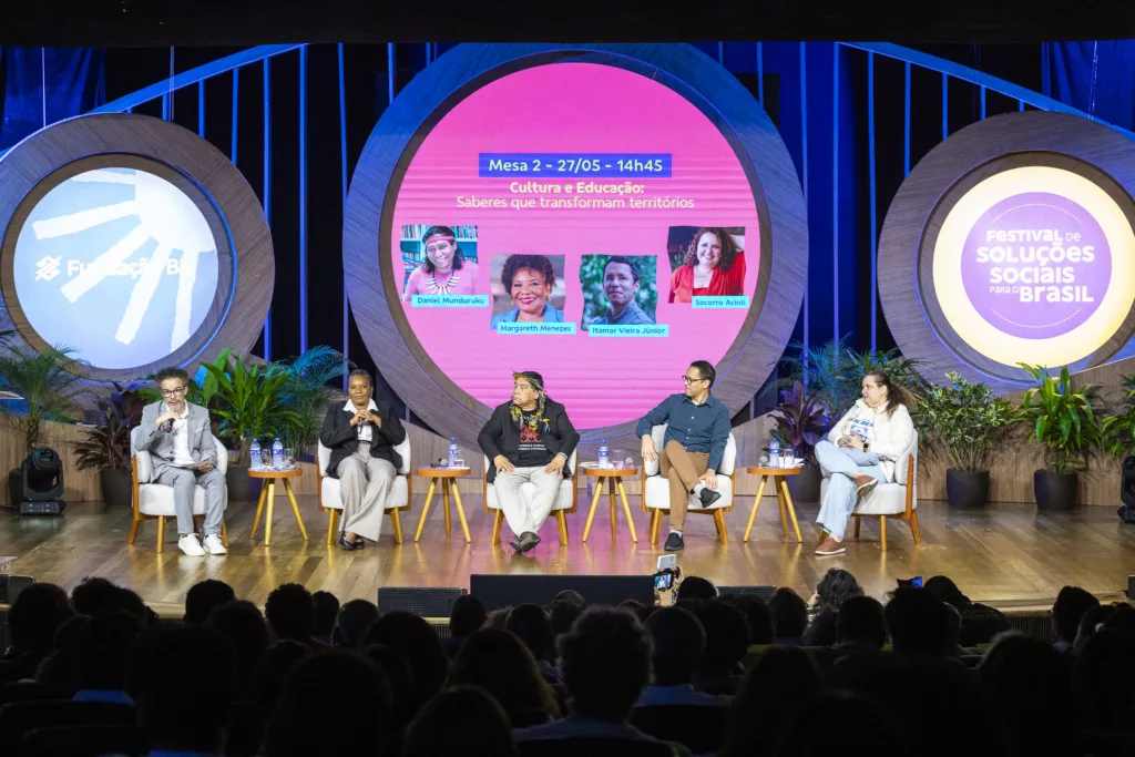 Evento reuniu autoridades, especialistas, pensadores e lideranças sociais para debater as soluções coletivas a diversos problemas sociais criadas pelas próprias comunidades.