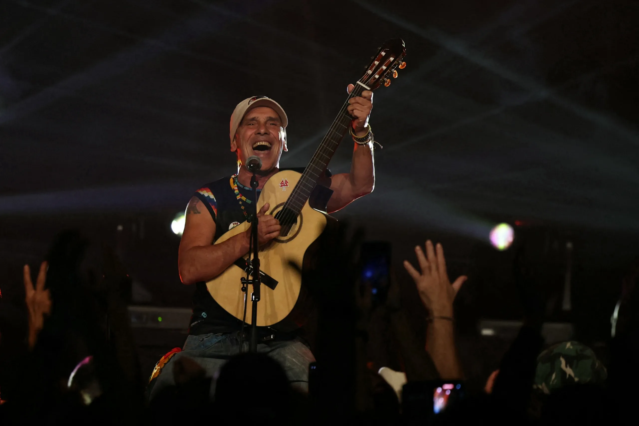 O canto franco-espanhol Manu Chao em apresentação em na França, em 2024
