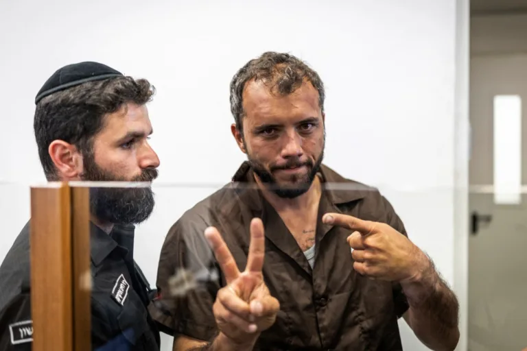 Ativista Thiago Ávila chega ao Brasil nesta segunda (11) após 10 dias preso em Israel 
