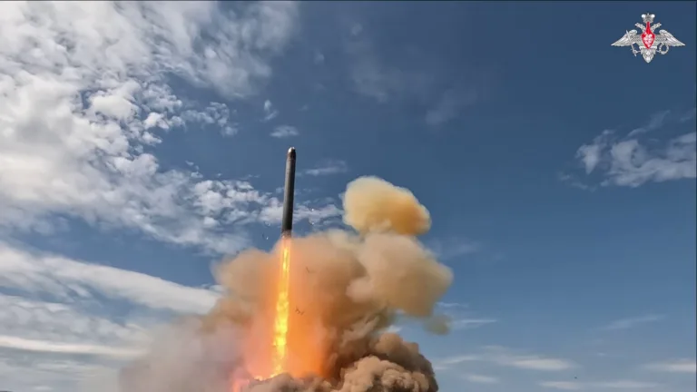 Rússia fala em 'ameaça de agressão' e faz exercícios nucleares com Belarus