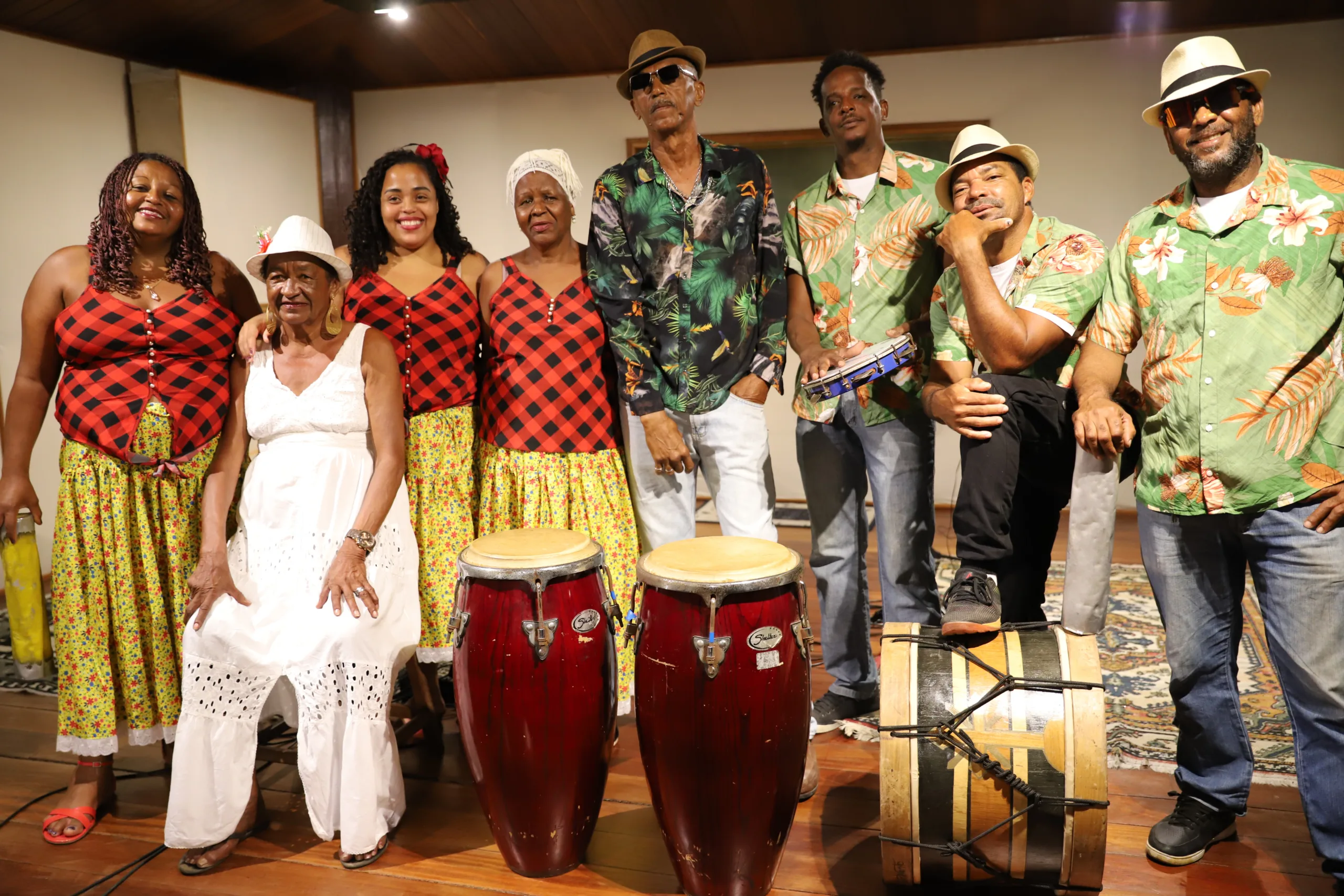 Coco do Pneu também se apresenta em escola pública de Olinda na manhã desta quinta-feira (14)
