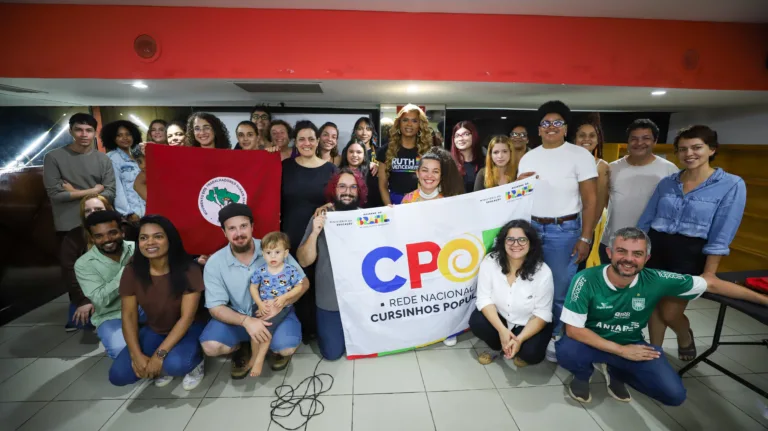 Cursinho popular inicia aulas no Armazém do Campo DF com foco no acesso à universidade