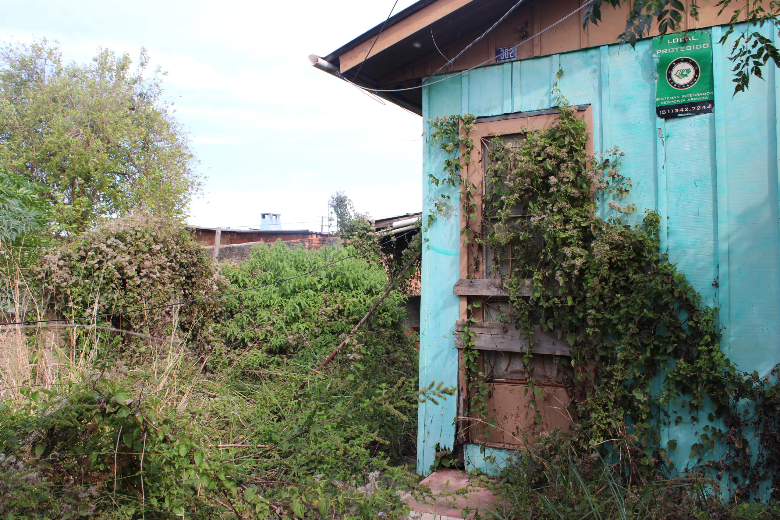 Em bairros como Mathias Velho, muitas casas seguem abandonadas