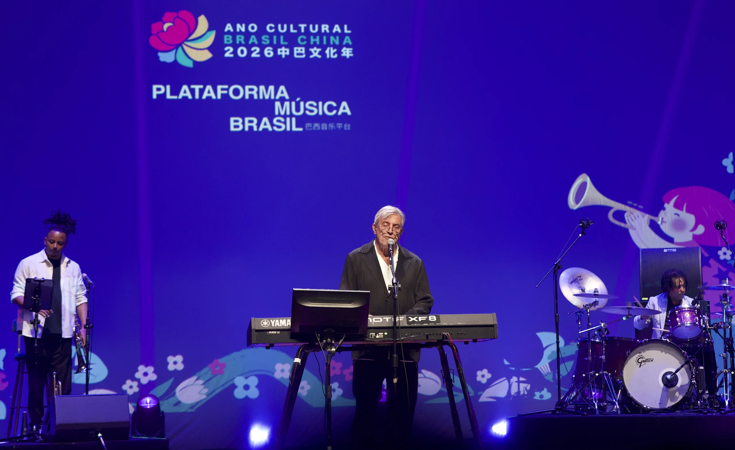 Ivan Lins se apresenta na abertura do Festival JZ, em Xangai, China.30 de abril de 2026