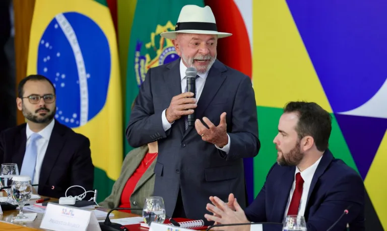 Novo Desenrola: Lula assina MP que perdoa até 99% do Fies e socorre setor rural e microempresas