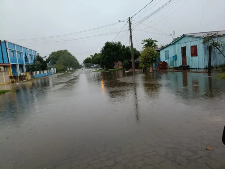 Temporais deixam mortos, desaparecidos e desalojados em cidades do Rio Grande do Sul