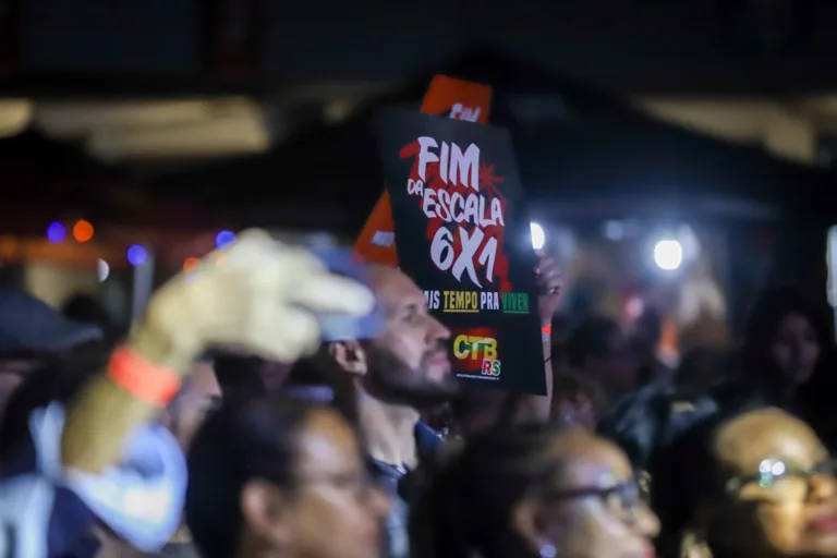 Trabalhadores apontam fim da escala 6x1 como pauta central no 1º de Maio em Porto Alegre