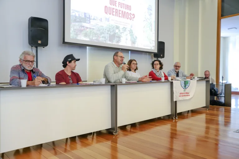 Crise climática e soberania alimentar marcam debate sobre respostas às enchentes no RS