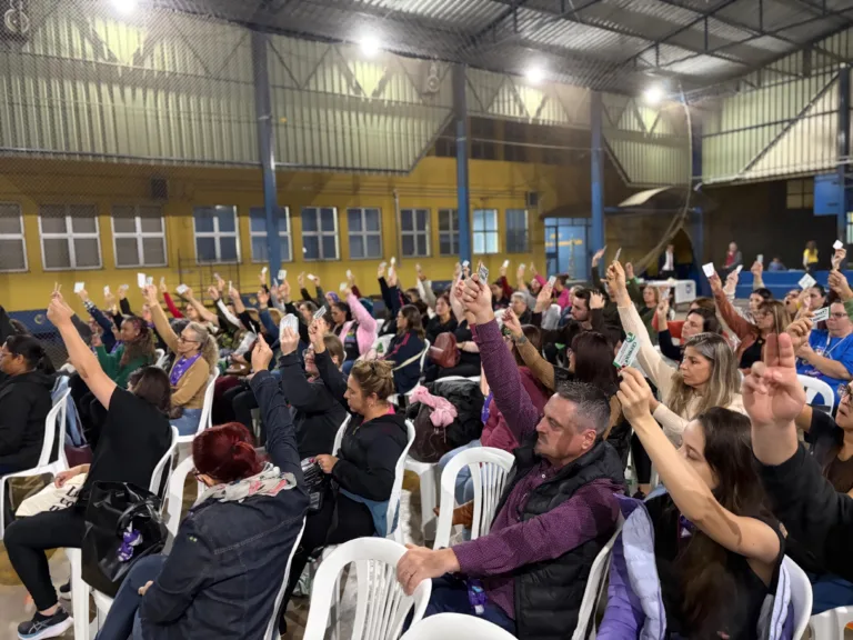 Professores de São Leopoldo rejeitam proposta de reajuste e convocam paralisação