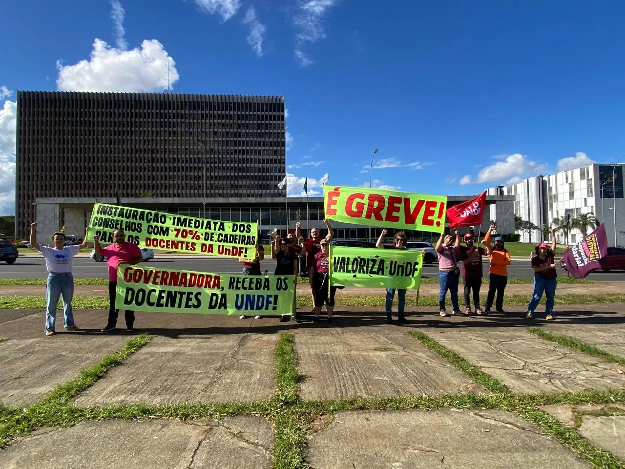 Greve de docentes e estudantes se aproxima de dois meses enquanto comunidade acadêmica cobra diálogo, permanência estudantil e revisão de contratos.