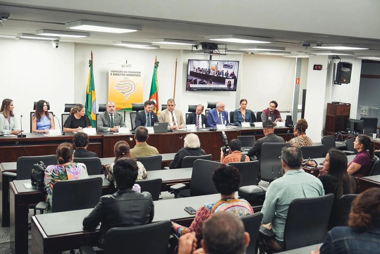 Audiência pública reuniu movimentos sociais, representantes da Defensoria Pública e entidades de direitos humanos