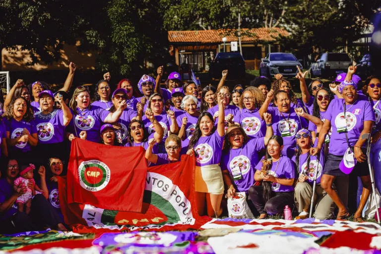Coletivo de Mulheres da CMP pauta combate ao feminicídio e sobrecarga do cuidado em Brasília